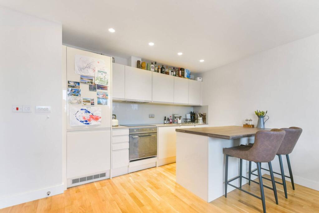 Main image of property: High Street, Sutton, SM1