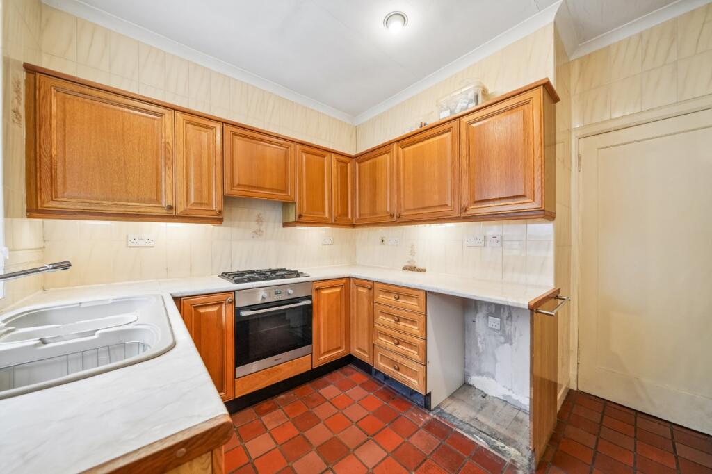 House in Clarkston, Hillview, Carolside - More