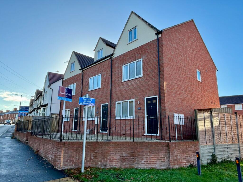 3-bed terraced on Pershore Road, Evesham, Worcestershire, WR11, £270,000