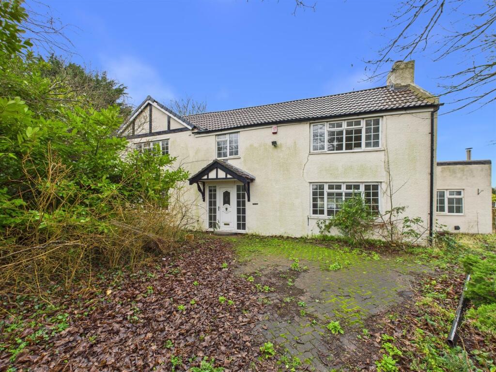 4-bed detached on Main Road, Grainthorpe, Louth, £150,000