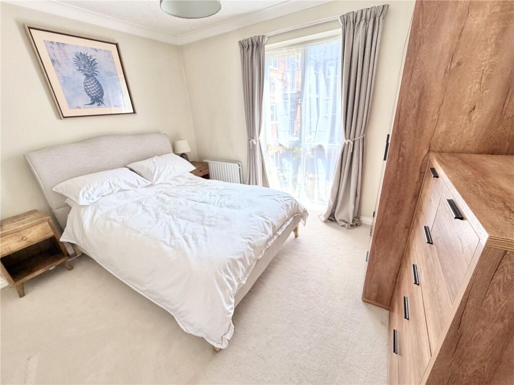 Apartment in Poole - More