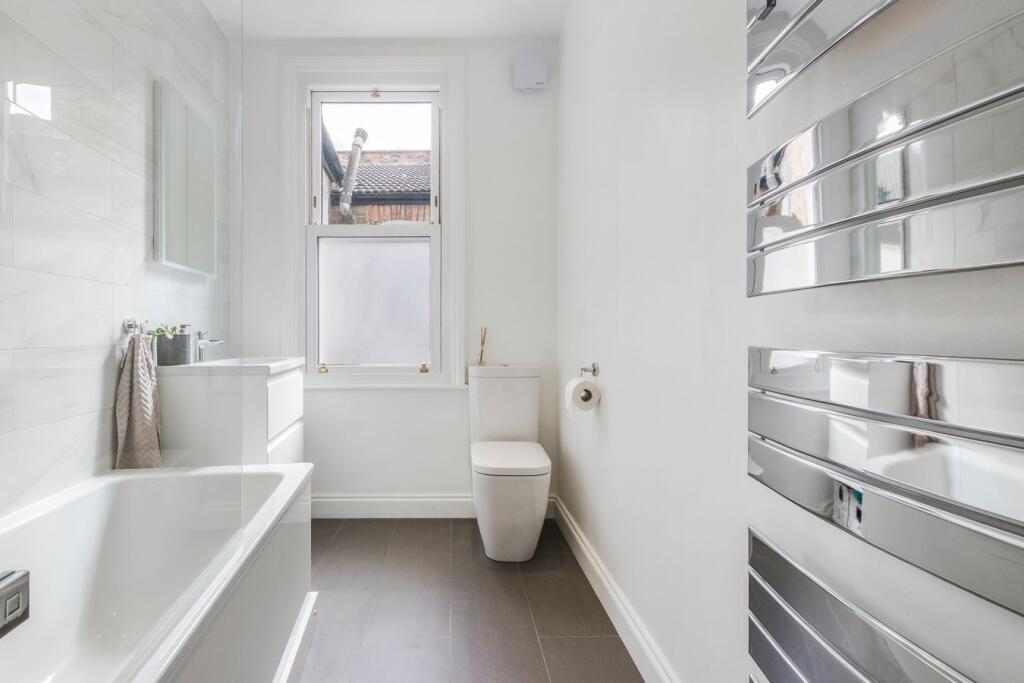 Apartment in London - More