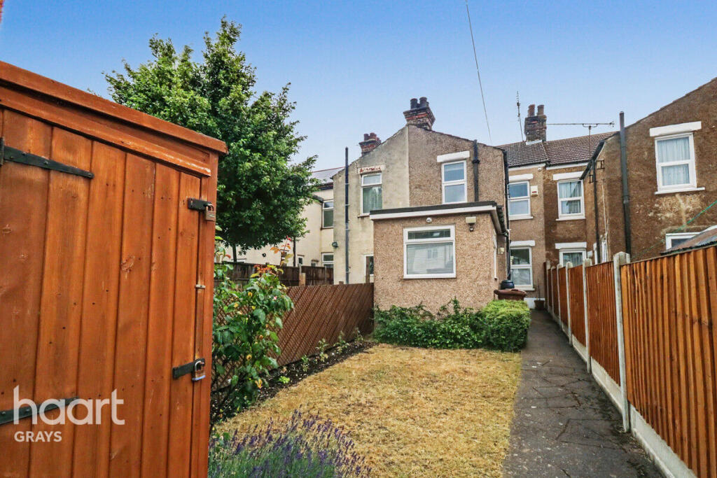 Castle Road, Grays RM17 - View 3