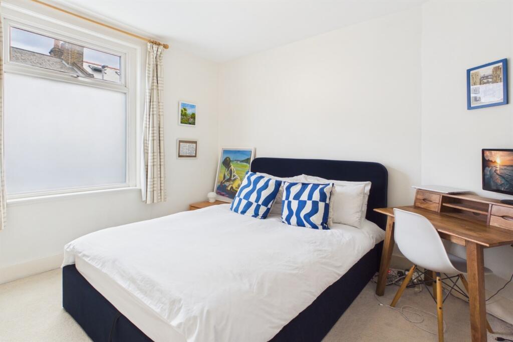Apartment in London - More