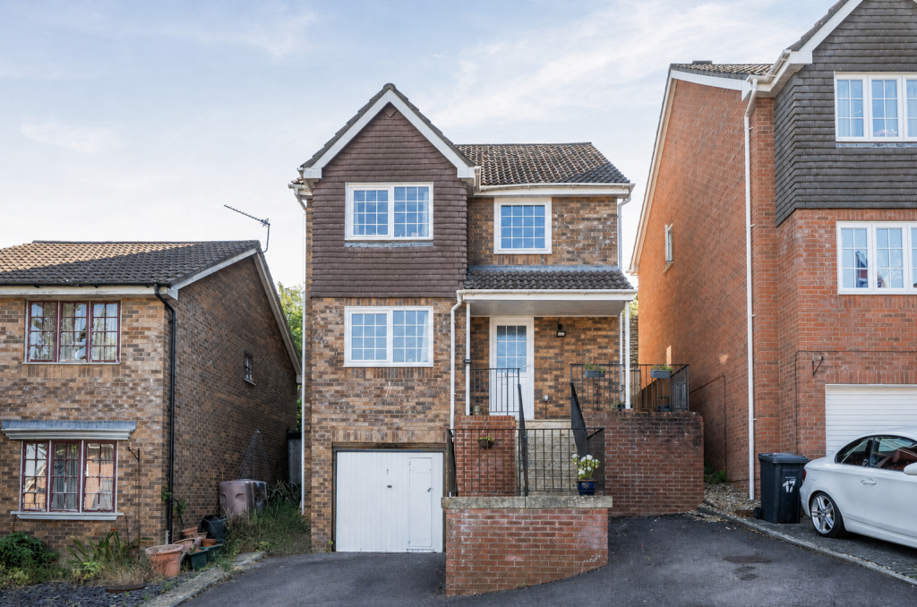 4-bed detached on Cornfields, Andover, SP10 2EY, £375,000