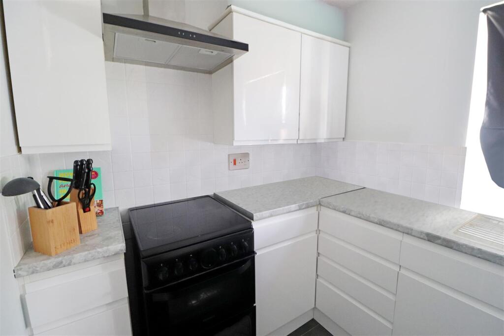 Apartment in Basildon, Queens Park, Billericay - View 5