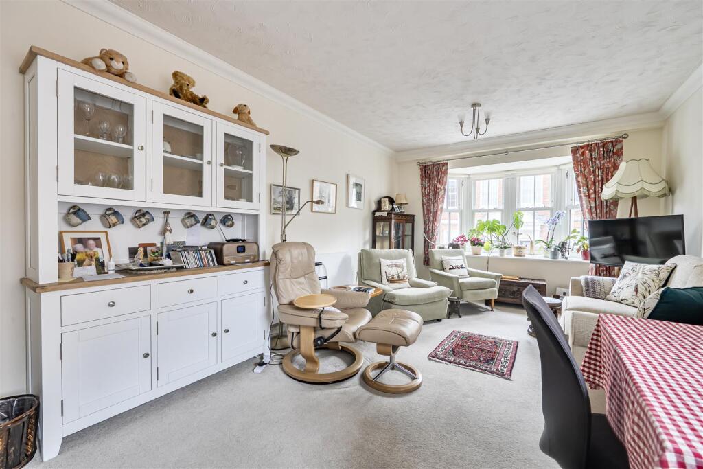 Sarum Lodge, Salisbury, Wiltshire photo 4