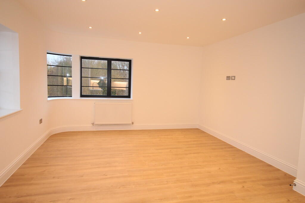 Hollyfield Road, Surbiton photo 3