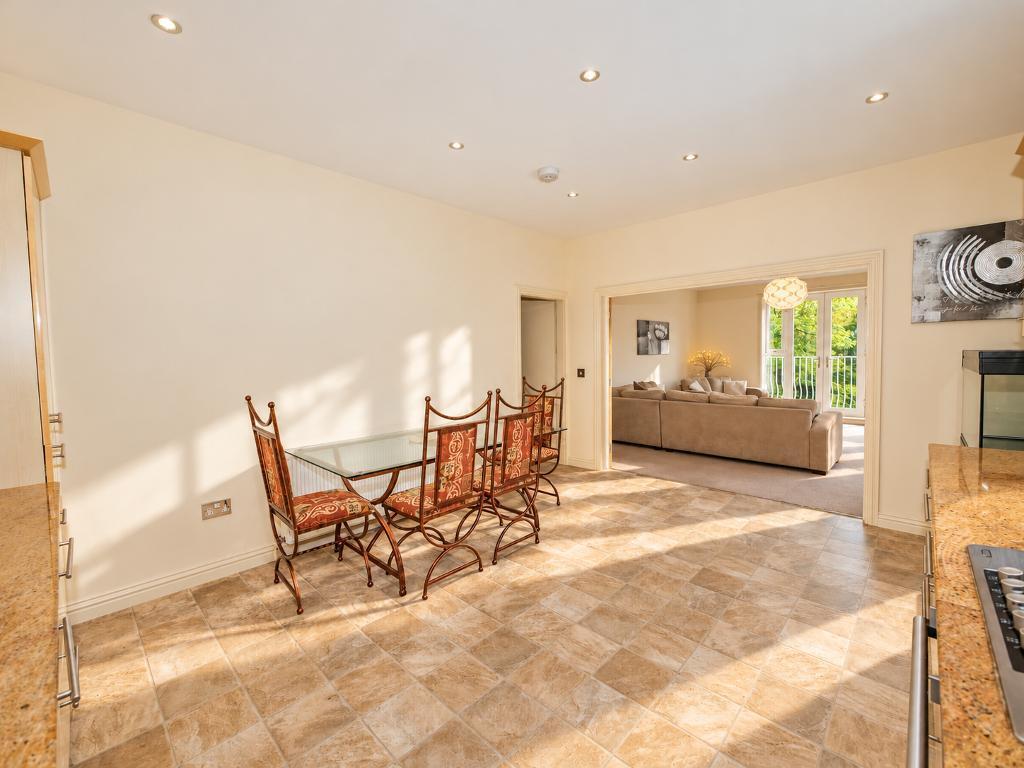 Apartment in Sefton, Birkdale - View 5