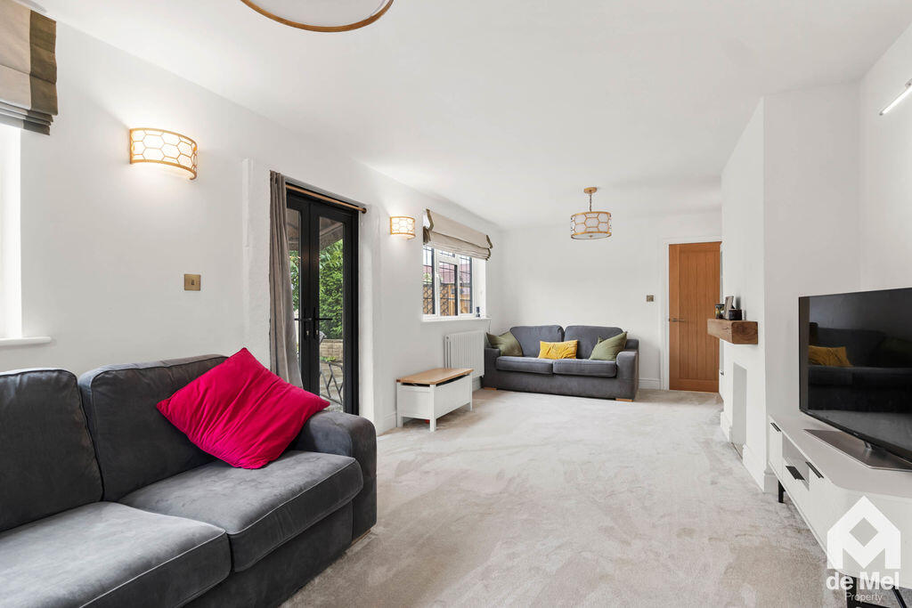 House in Cheltenham, Gotherington - More
