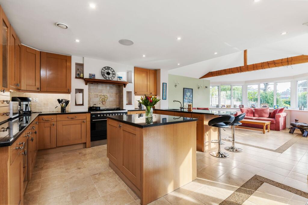 House in Crowthorne, Wokingham - View 3