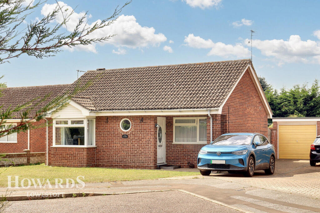 2-bed detached on Beeching Drive, Lowestoft, £300,000