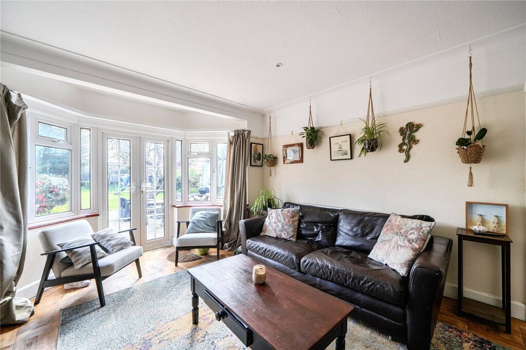 House in Kingston upon Thames - More