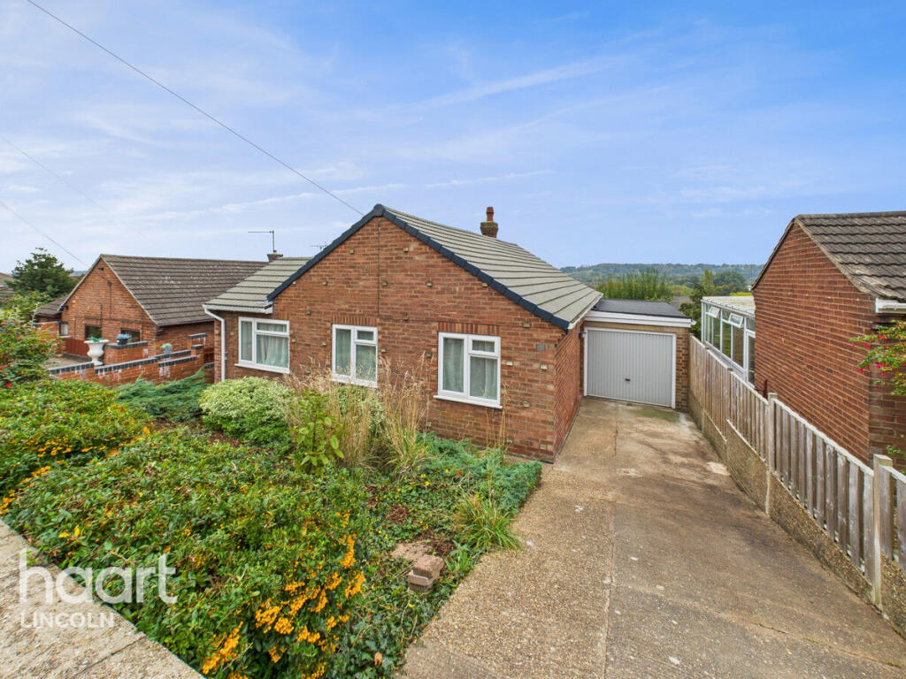 3-bed detached on Hillside Avenue, Lincoln, £260,000