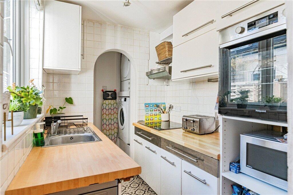House in Croydon - View 4