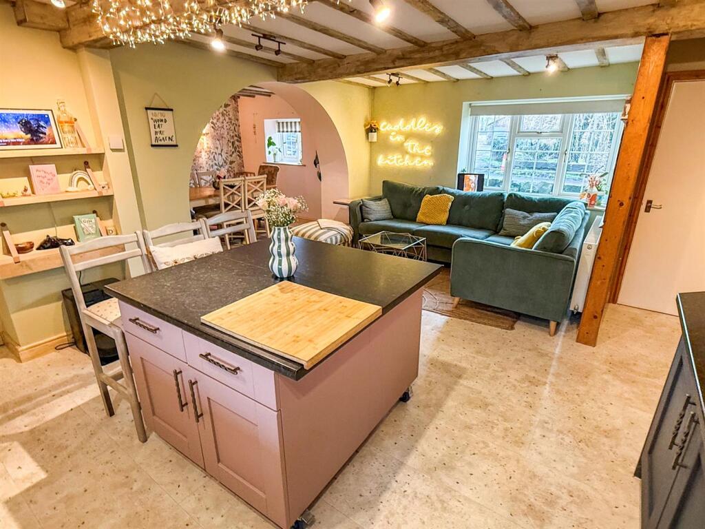 House in Oswestry, Weston - View 2