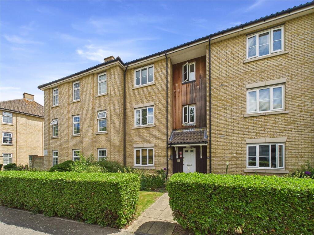 3-bed flat on Dove House Meadow, Great Cornard, Sudbury, Suffolk, CO10, £200,000