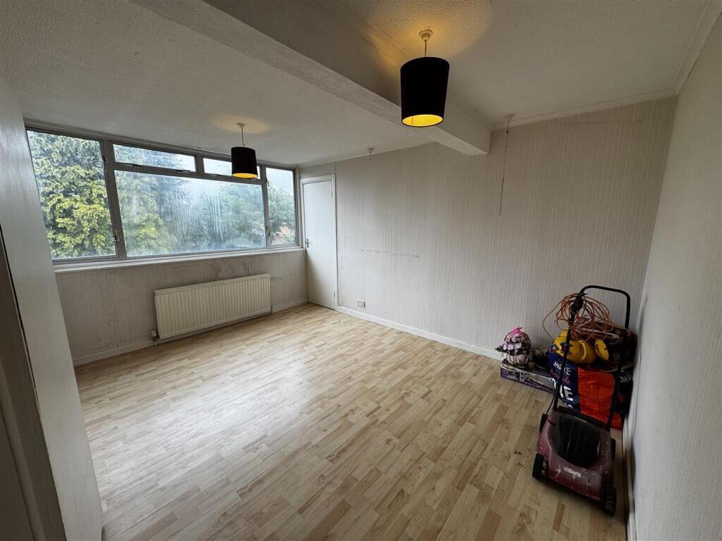 House in Luton - View 4
