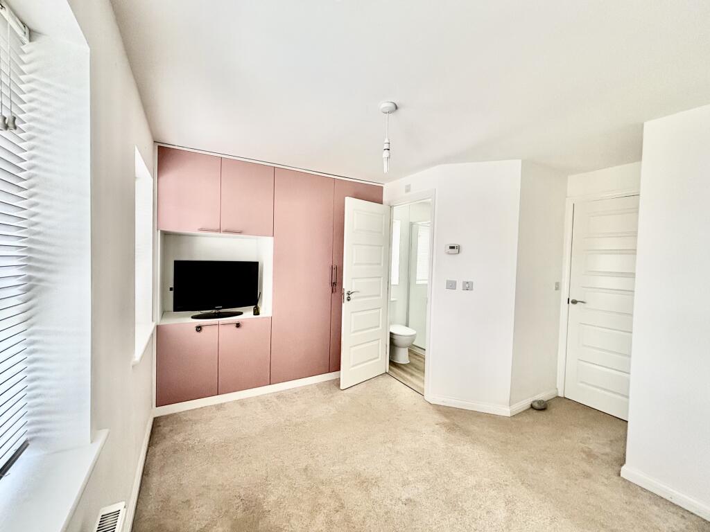 House in Portsmouth - More