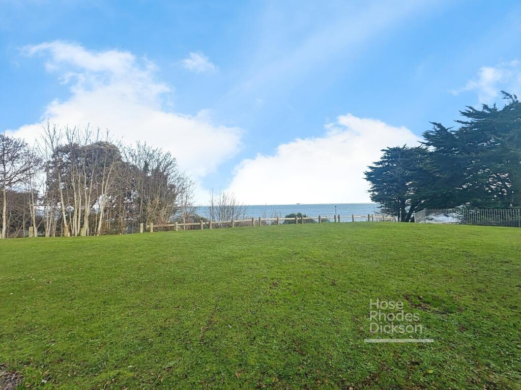Puckpool Park, Ryde - More