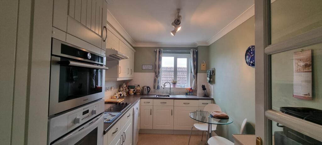Apartment in Weston-super-Mare, North Somerset - View 6