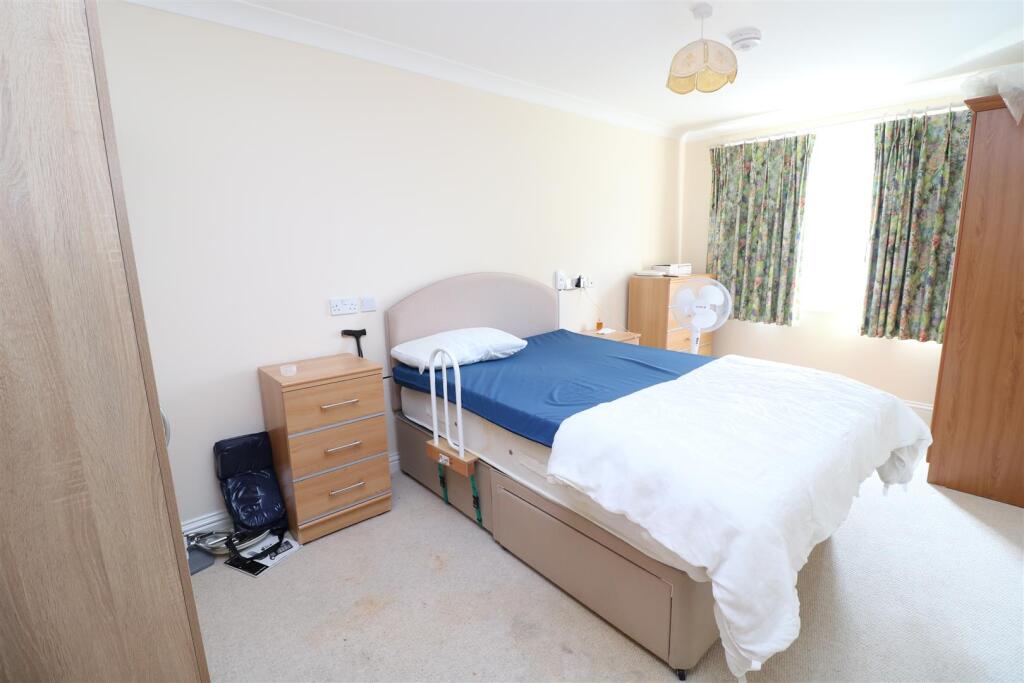 Apartment in Bath, Trowbridge - View 5