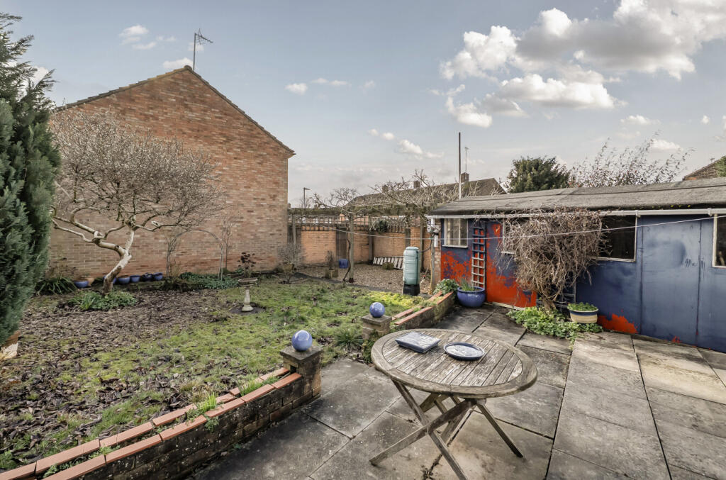 Bullbrook Drive, Bracknell, Berkshire photo 5