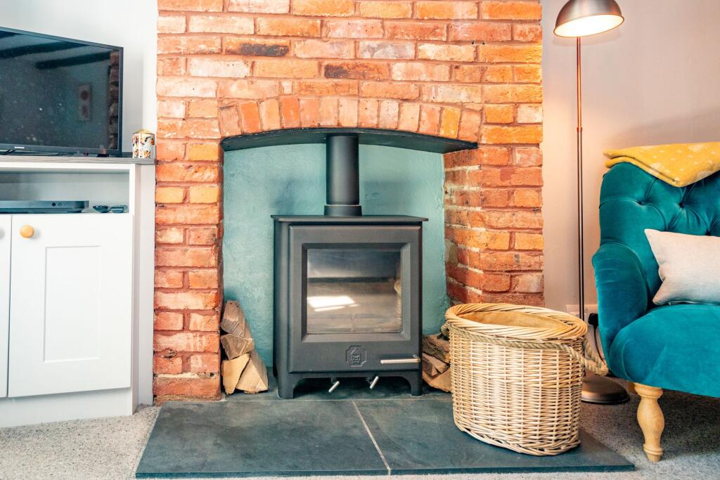 House in Dunstable, Holywell - More