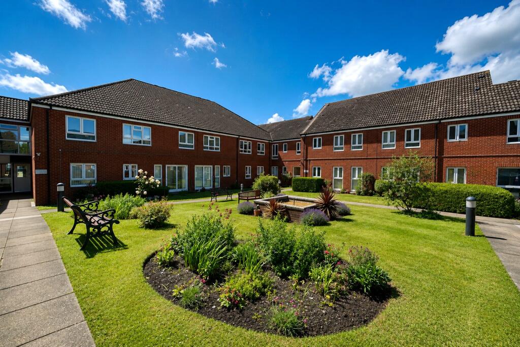 Fountain Court, Westbury photo 2