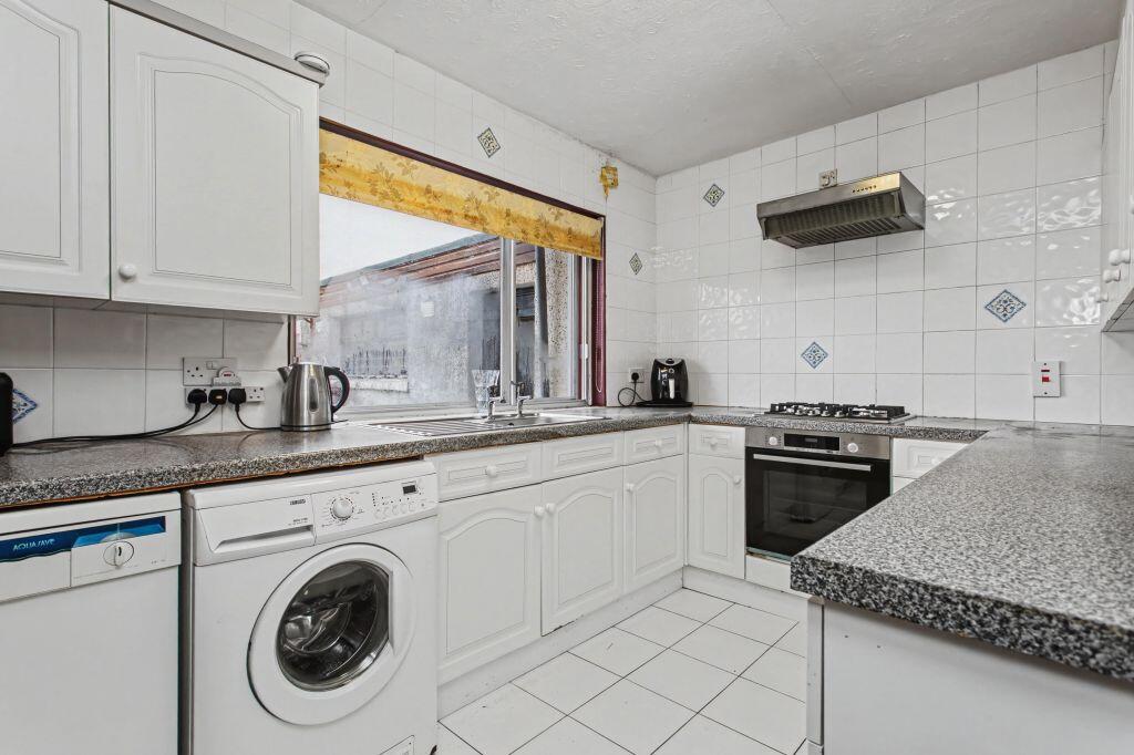 House in Paisley, Renfrewshire - More