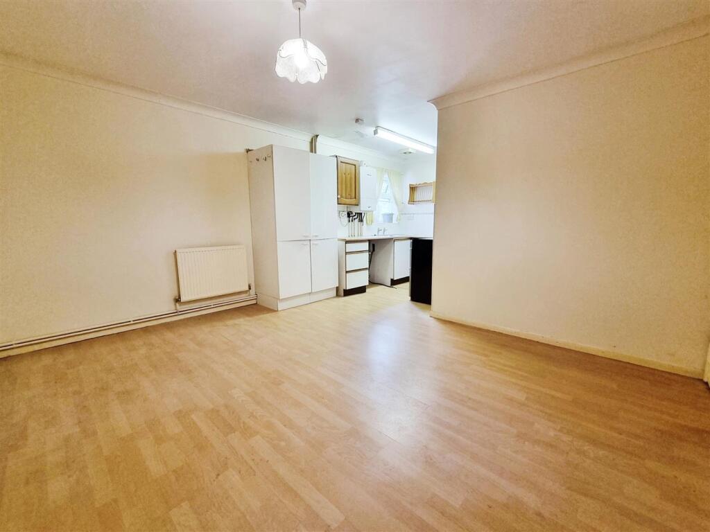 Apartment in Northampton - View 4