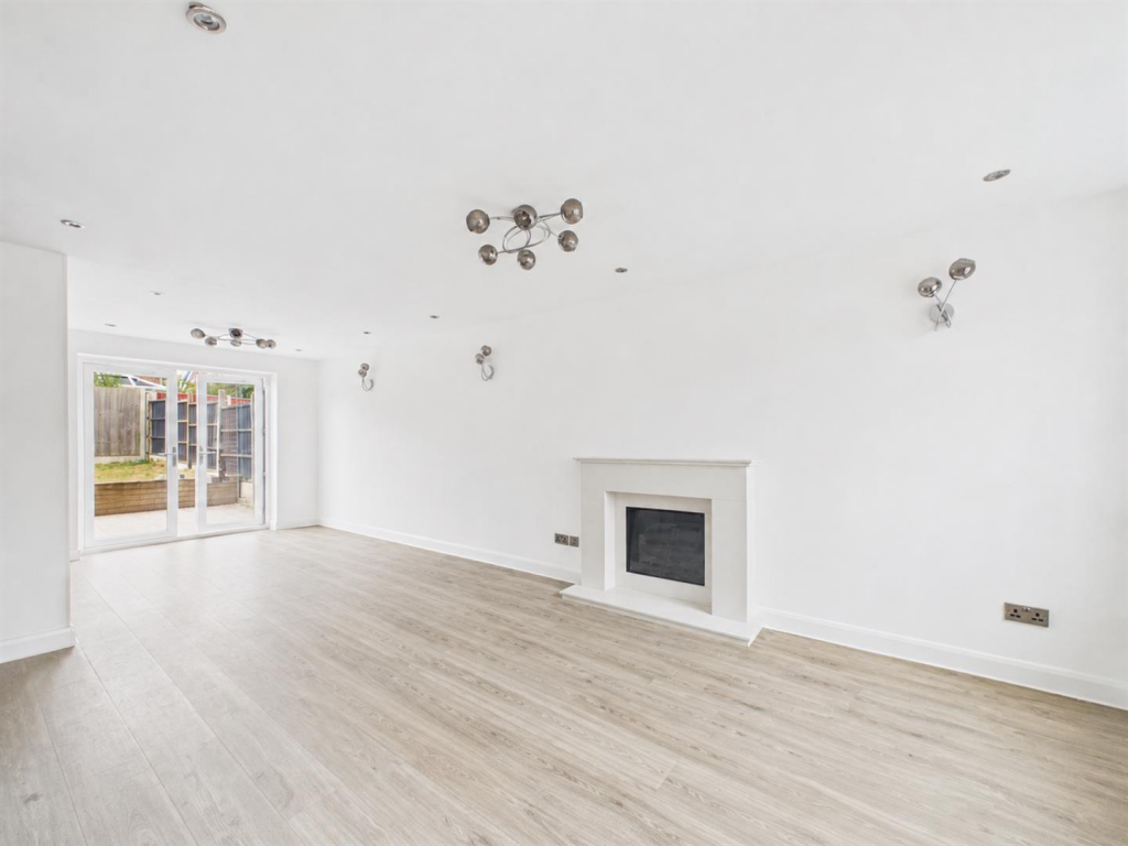 Lambourne Drive, Allestree, Derby photo 2