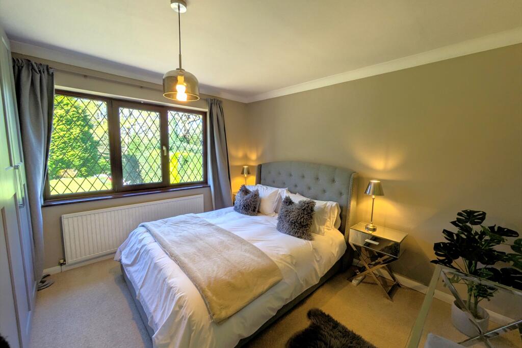 House in Horsham, North Horsham - More