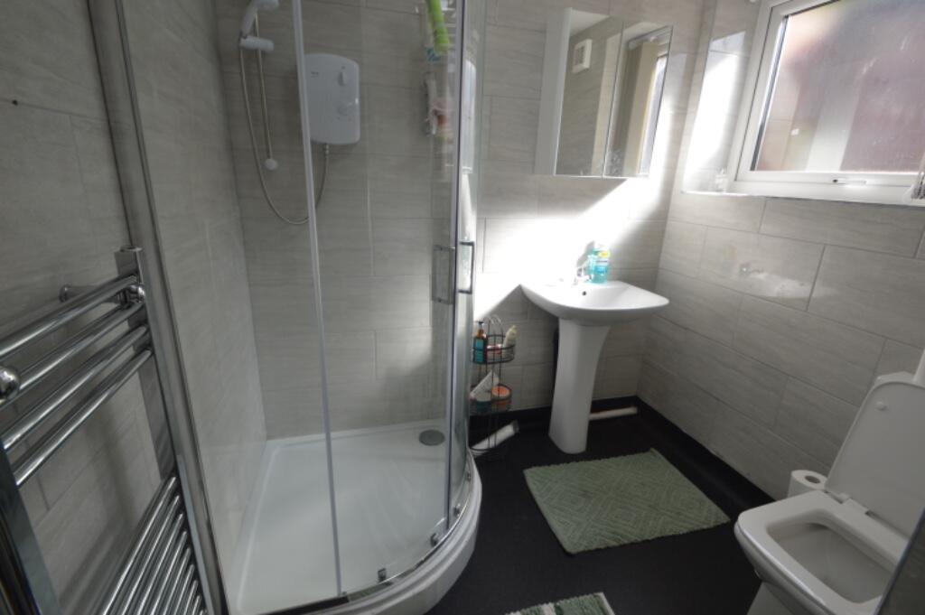 House in Leeds, West Yorkshire - View 6