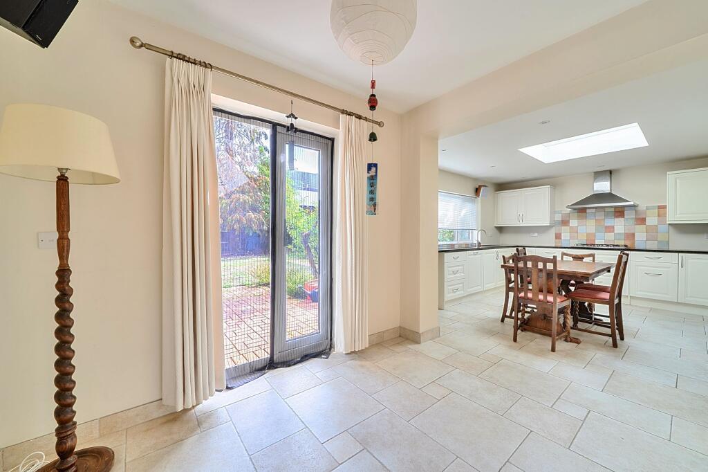 House in Mole Valley, Ashtead Park - View 3