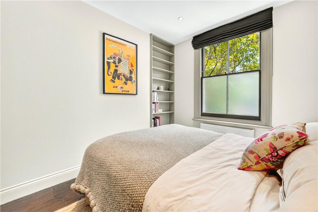 Apartment in London - View 5
