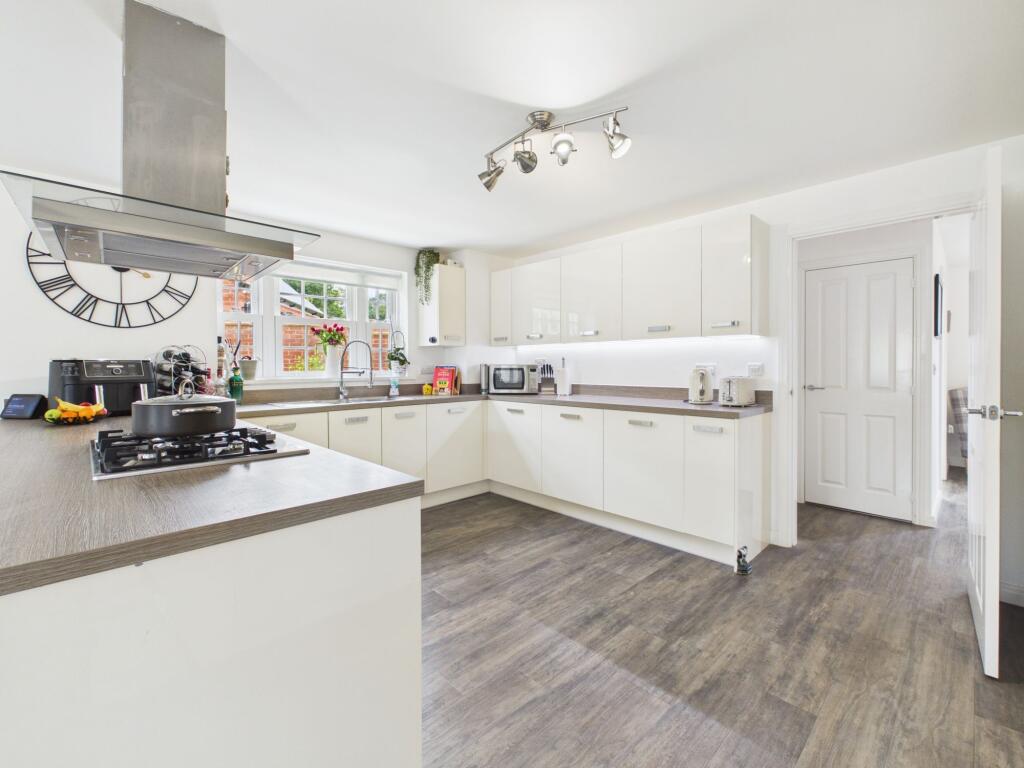 House in Silverstone, West Northamptonshire - More