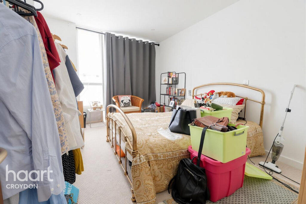 Apartment in Croydon - More