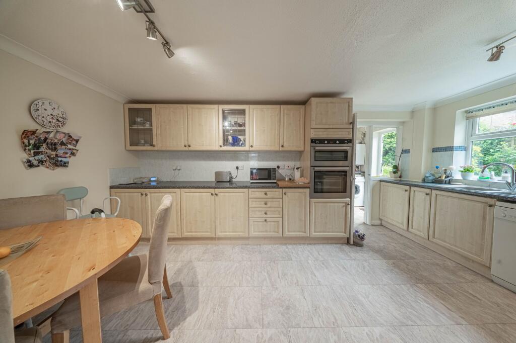Priory Way, Haywards Heath, RH16 photo 4