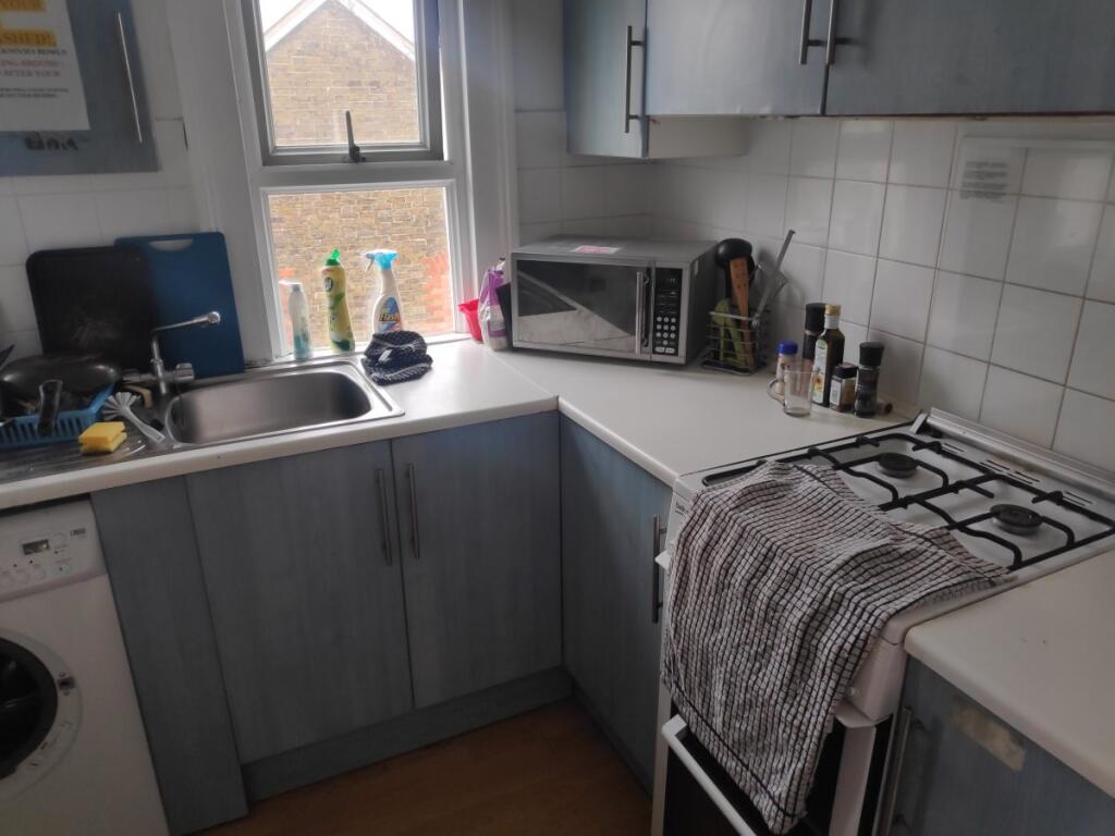 House in Reigate and Banstead, Surrey - View 4