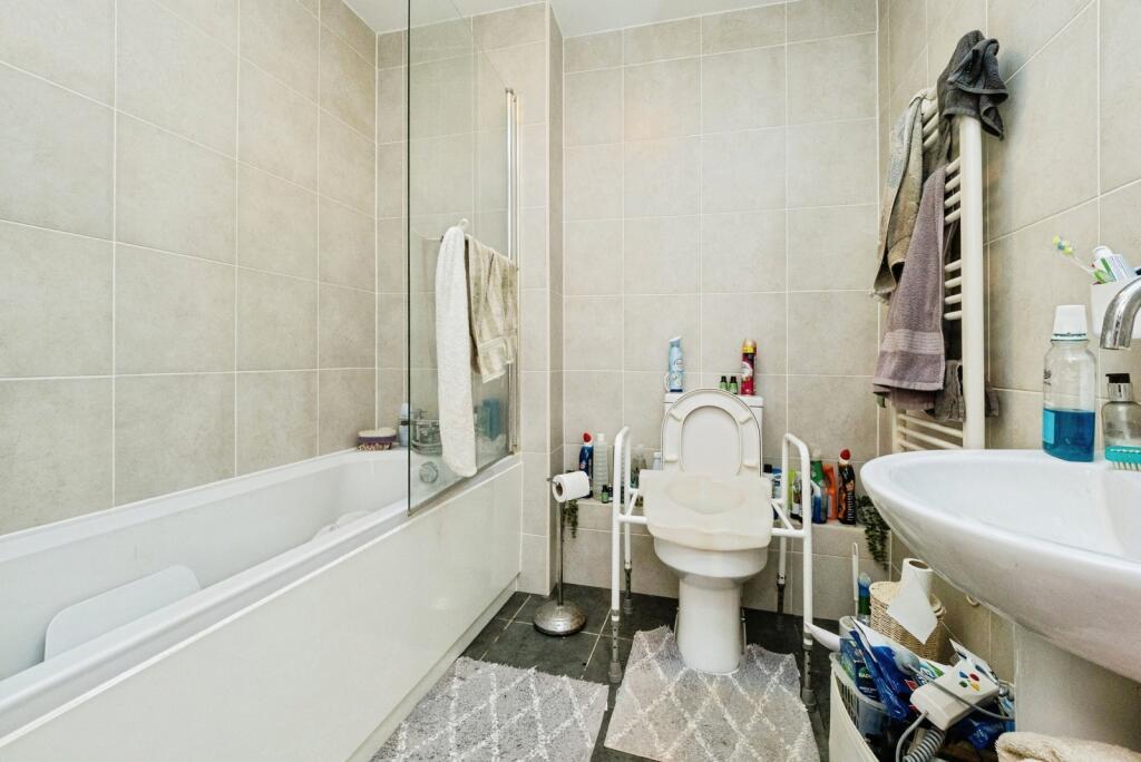 Apartment in London - View 5