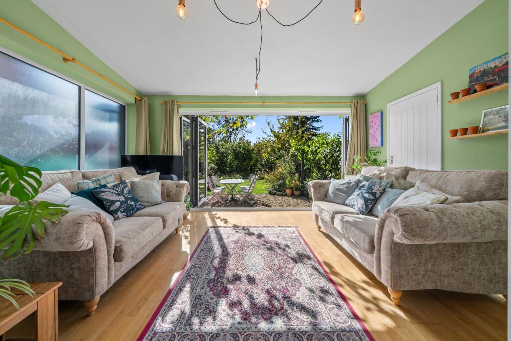 House in Worcester - View 5