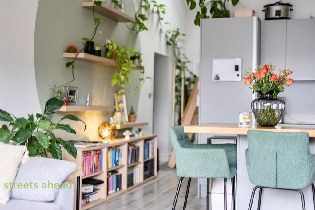Apartment in Croydon - More