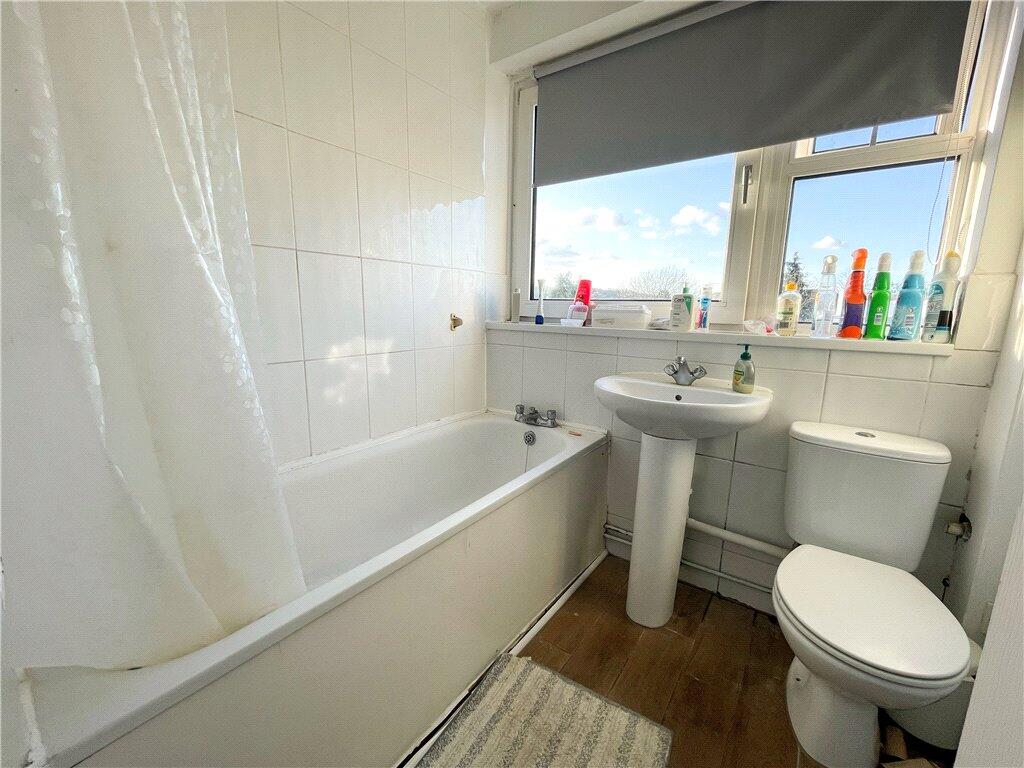 Apartment in Runnymede, Egham - View 4