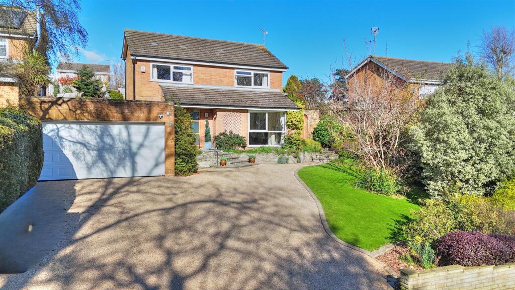 Main image of property: Brackenhayes Close, Ipswich