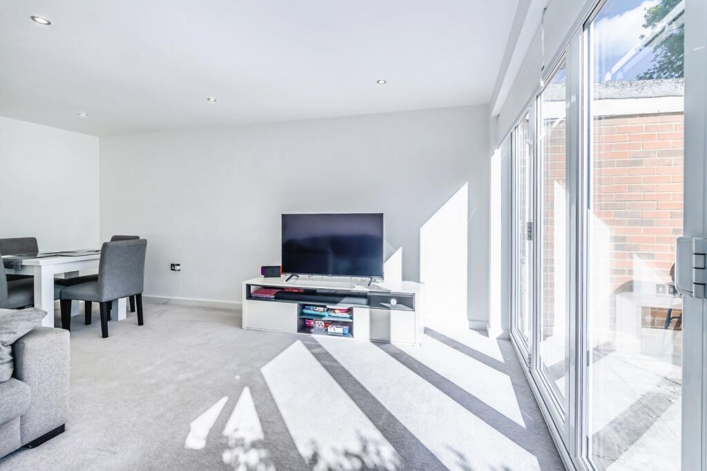 House in Croydon - View 5