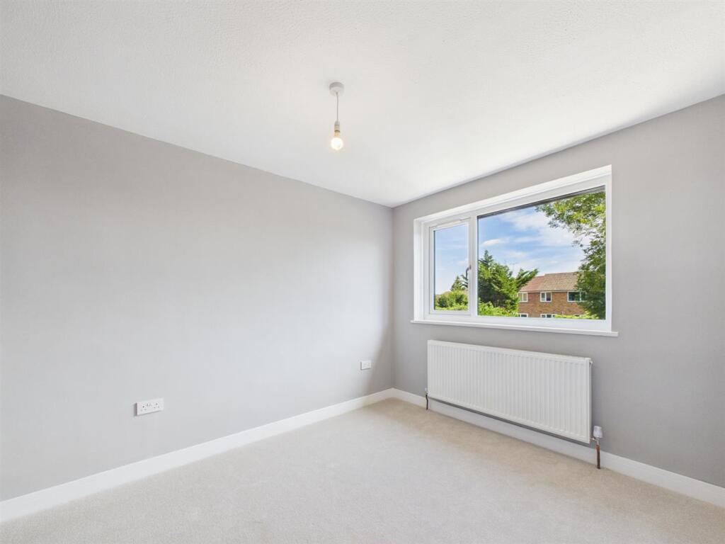House in Aylesbury, Quarrendon - More