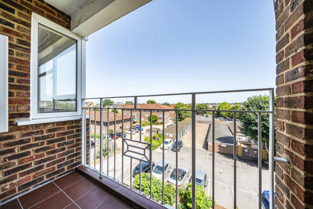 Green Acres, The Crescent, Sidcup - View 4
