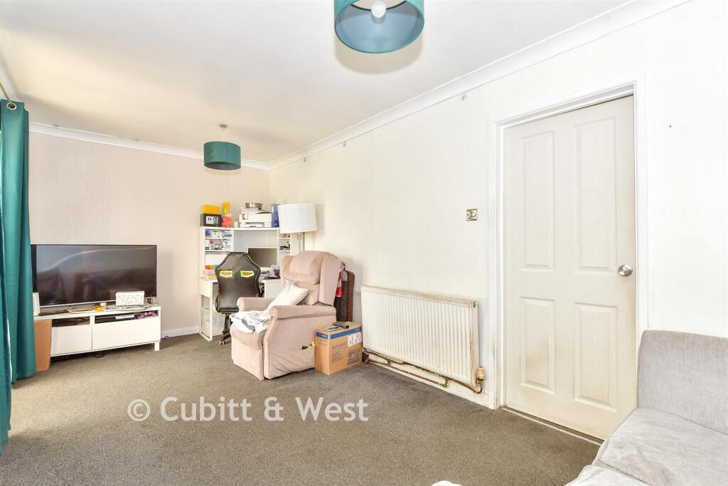 The Hartings, Felpham, Bognor Regis, West Sussex photo 4