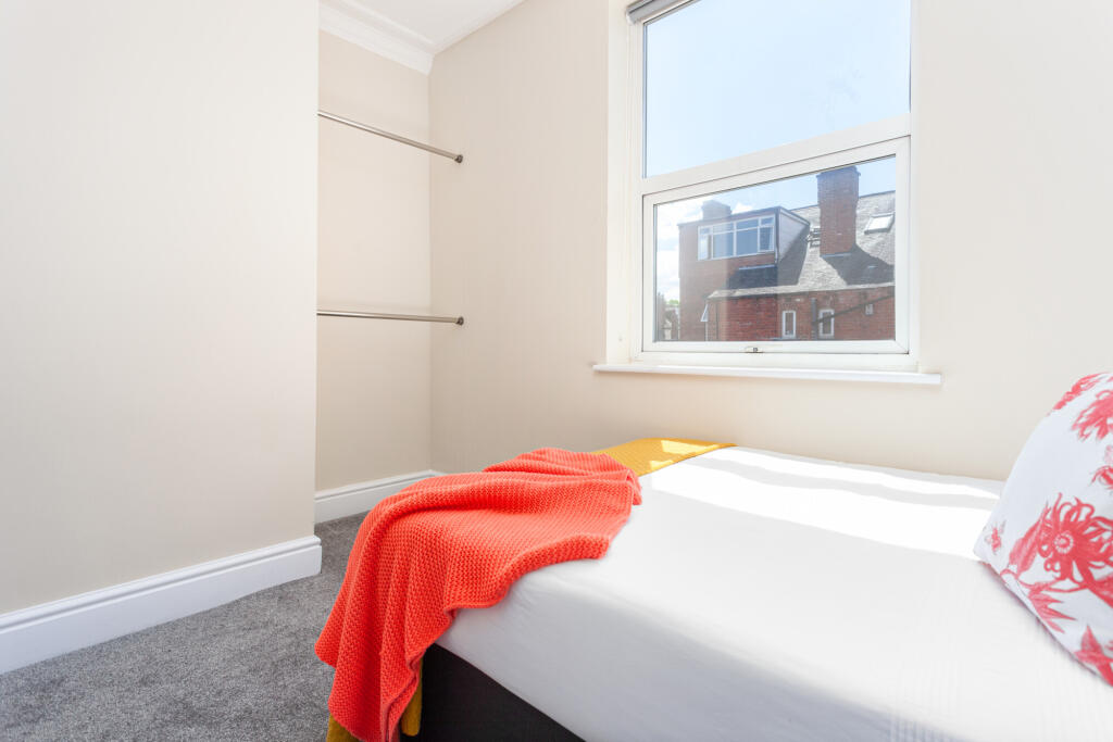 8 bedroom terraced house for rent